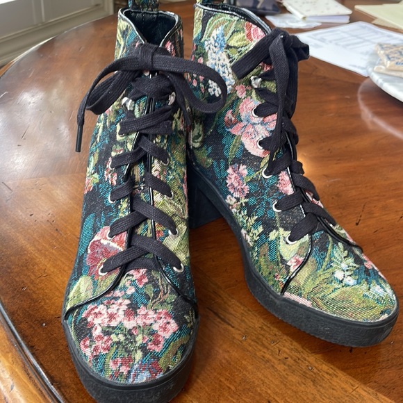 Steve Madden short lace up boots . New- sz7 - Picture 7 of 8